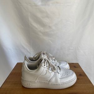 White Nike Air Force 1